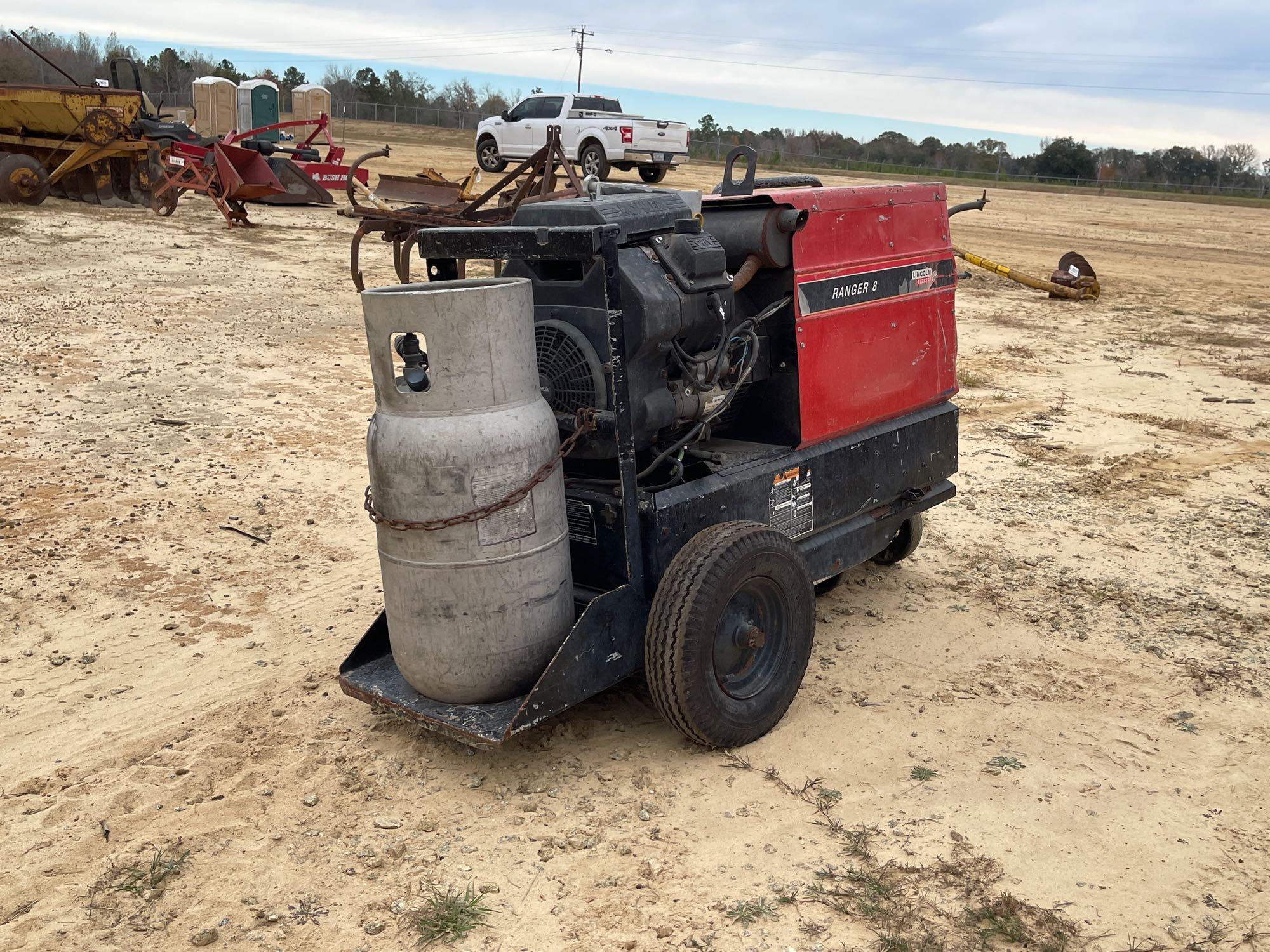 105 - LINCOLN ELECTRIC RANGER 8 WELDER,