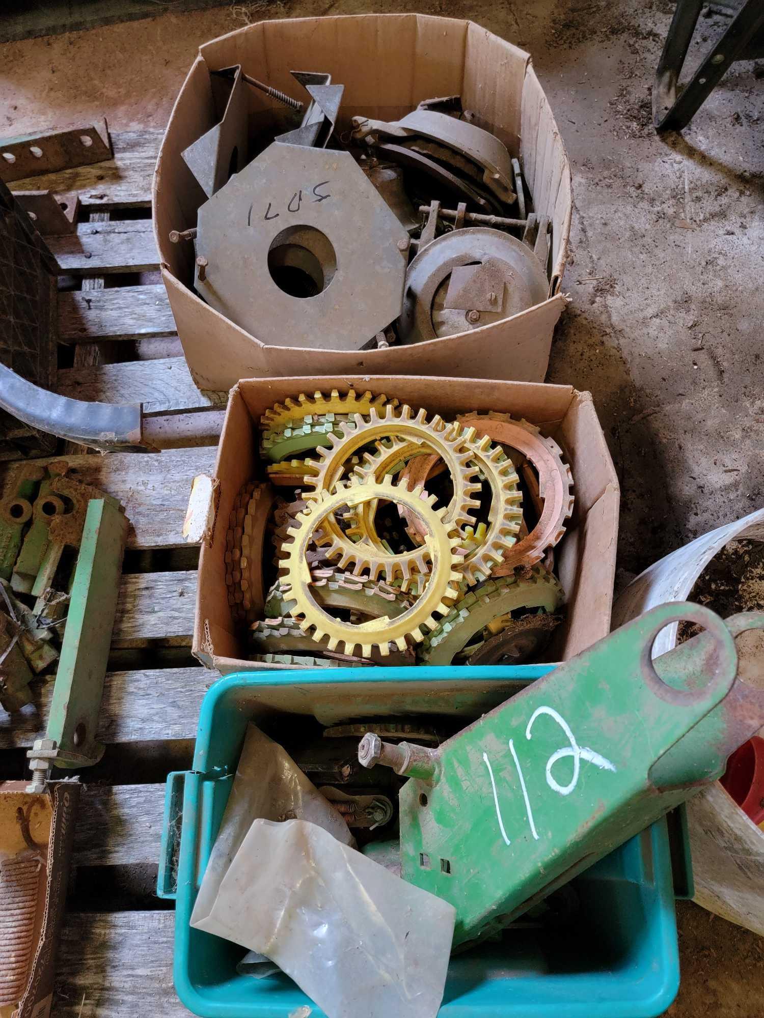 PALLET OF JOHN DEERE PLANTER PARTS,