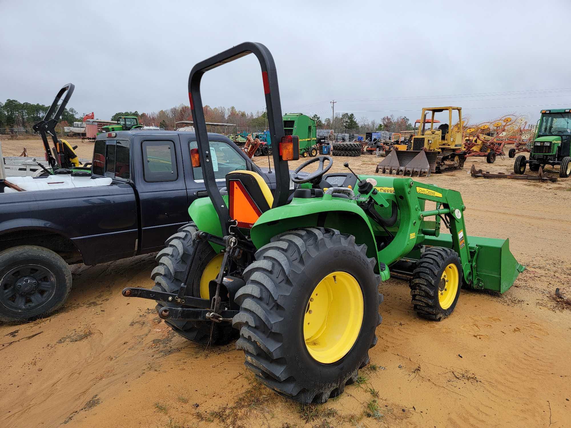 1015 - JOHN DEERE 3032E 4WD TRACTOR