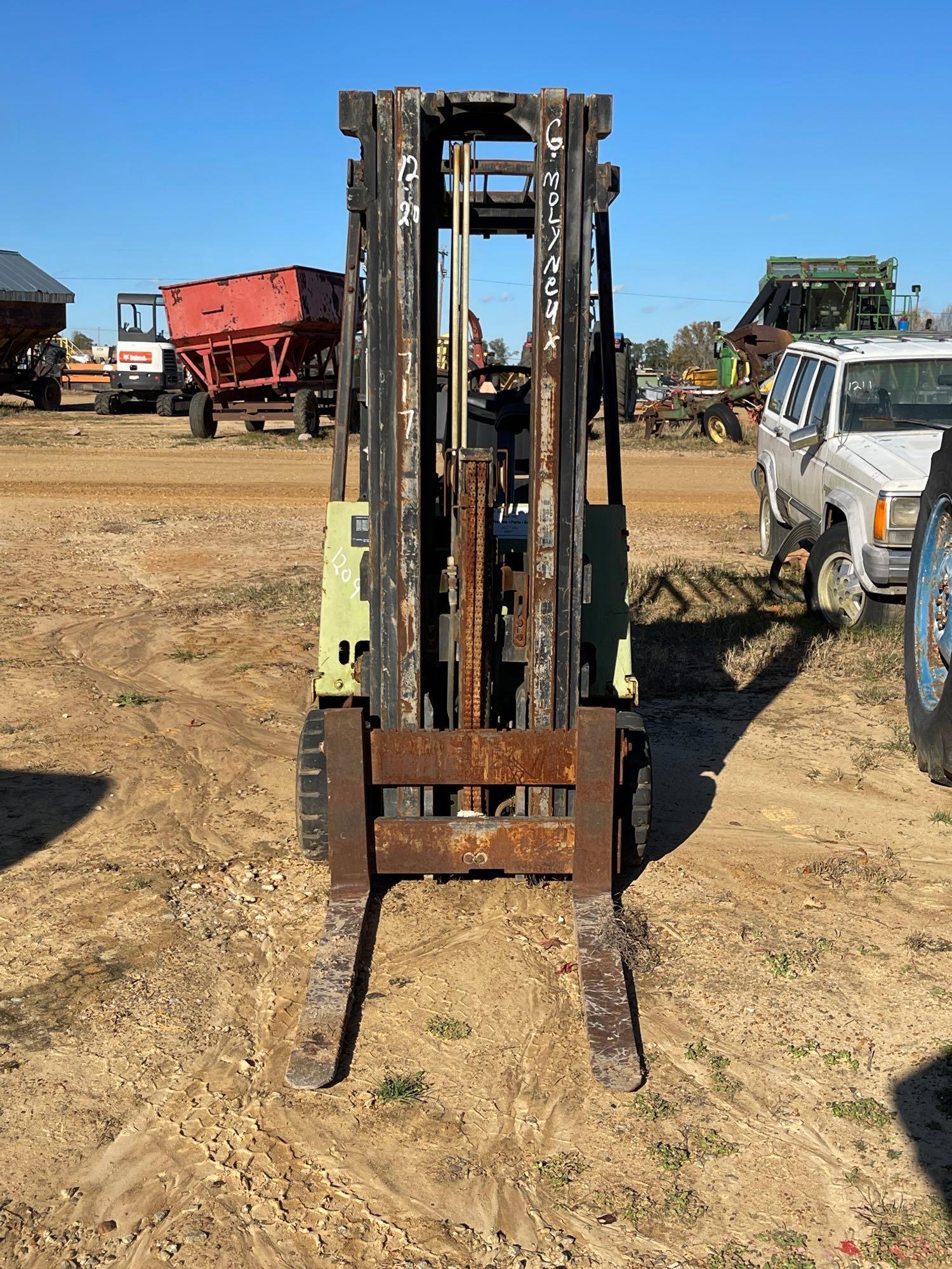 1209 - CLARK MODEL GCS17S FORK LIFT