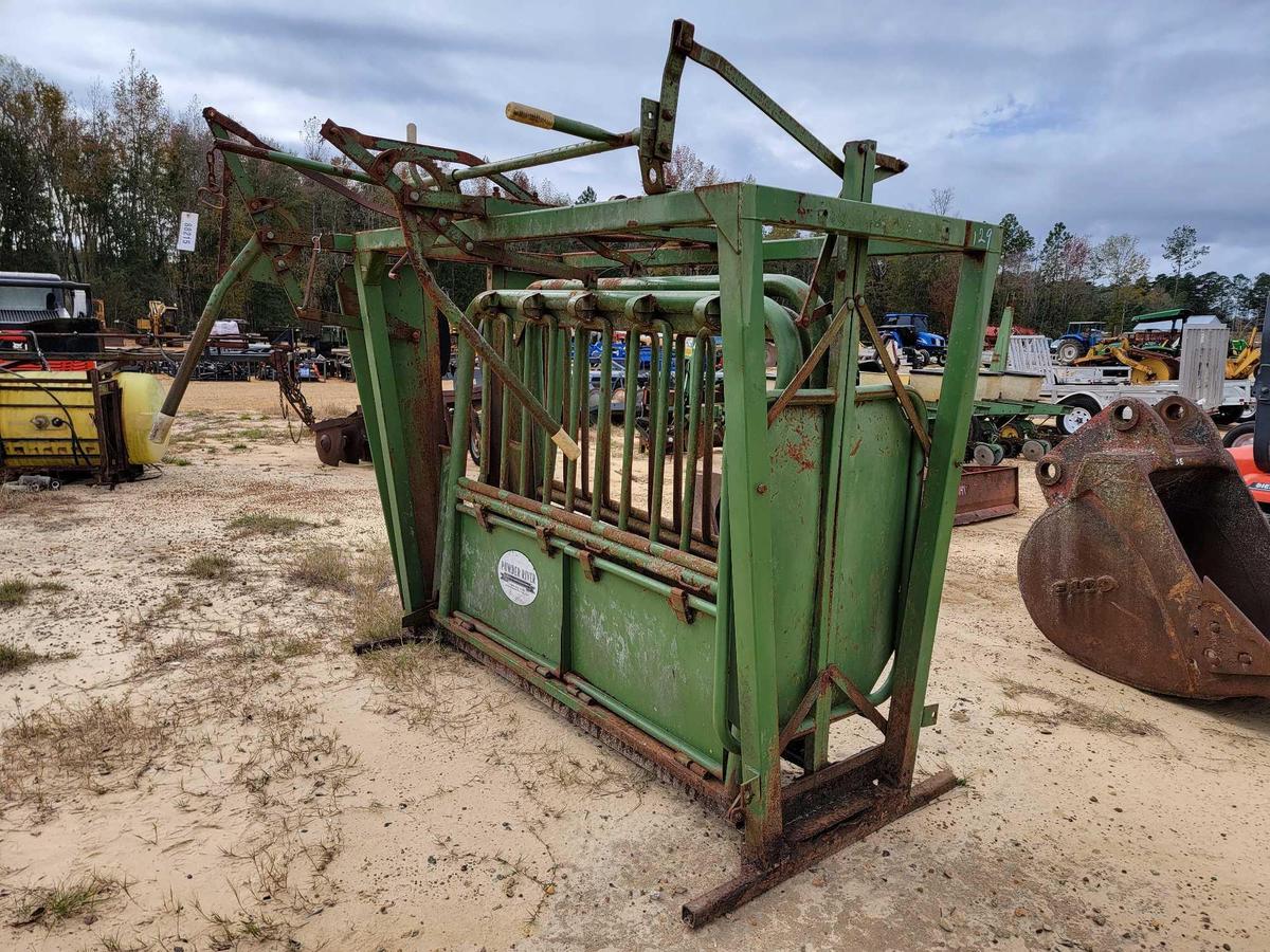 129 - POWDER RIVER CATTLE SQUEEZE CHUTE