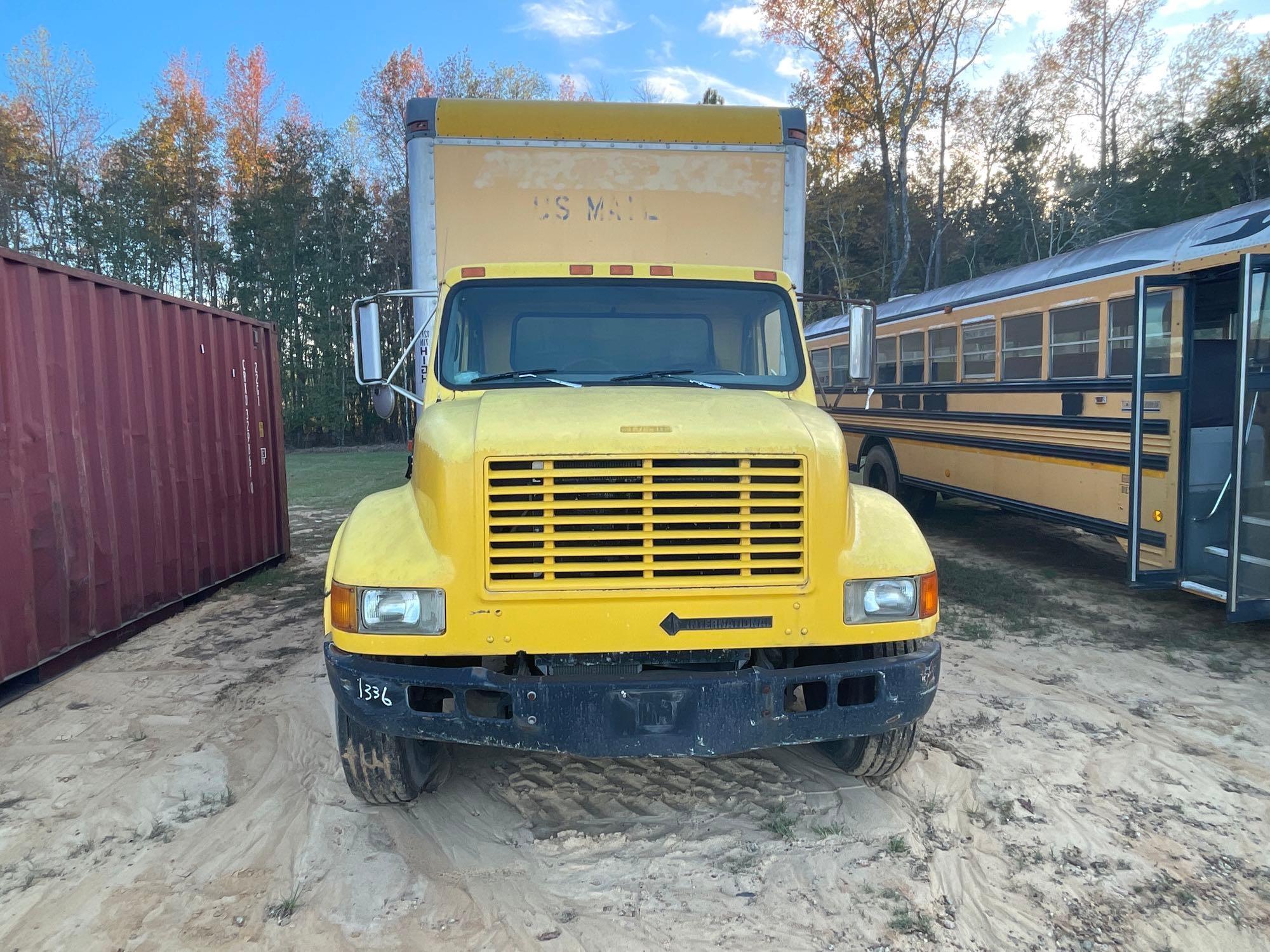 1336 - 1999 INTERNATIONAL 4900 SERIES