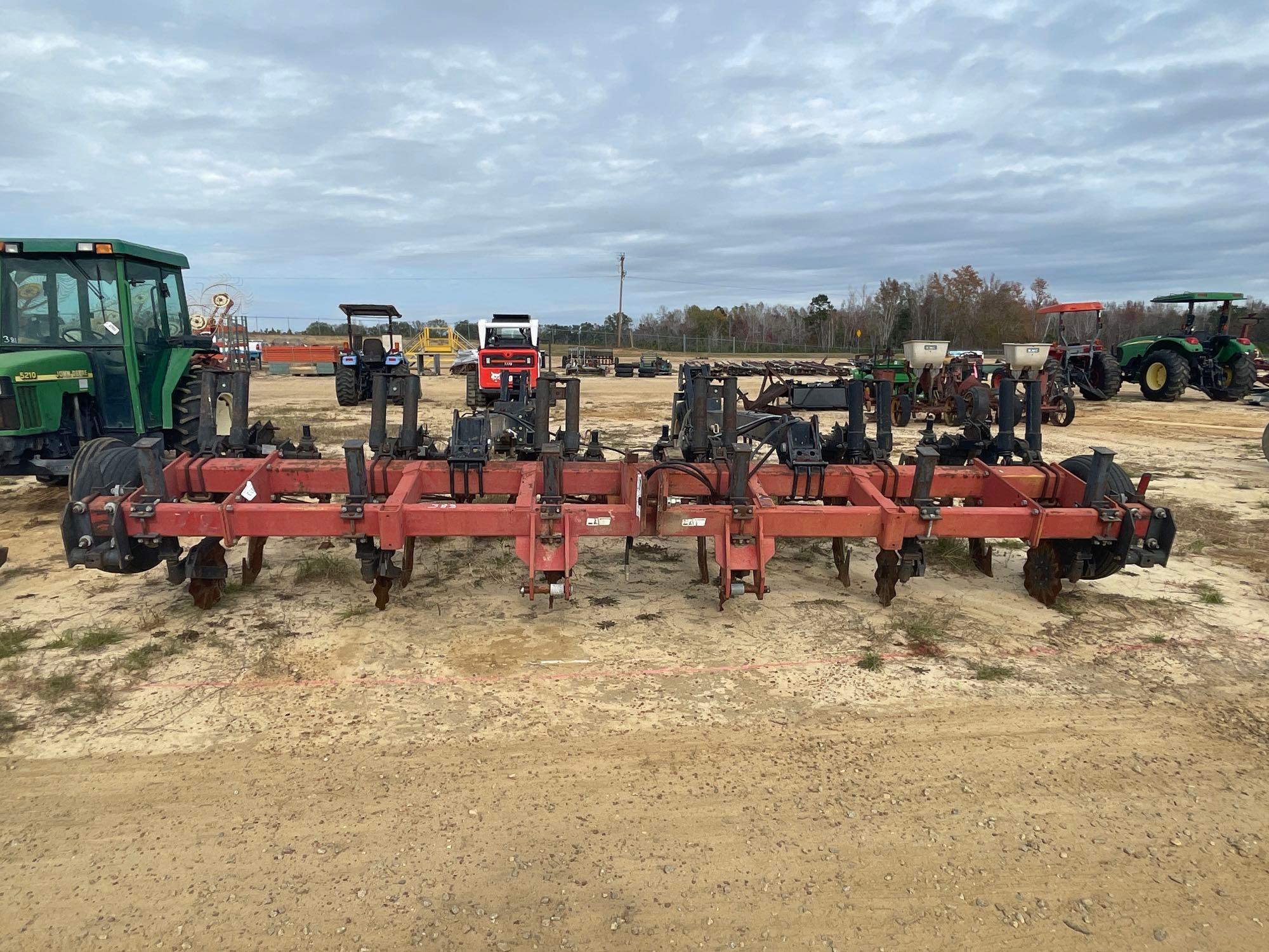 383 - UNVERFERTH 6 ROW STRIP TILL