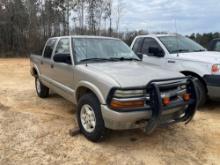 885 - ABSOLUTE - 2004 CHEVY S10 CREW CAB 2WD TRUCK