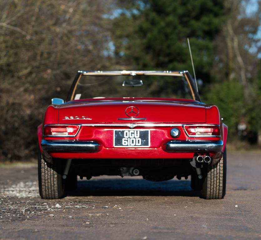 Mercedes-Benz 230 SL Pagoda