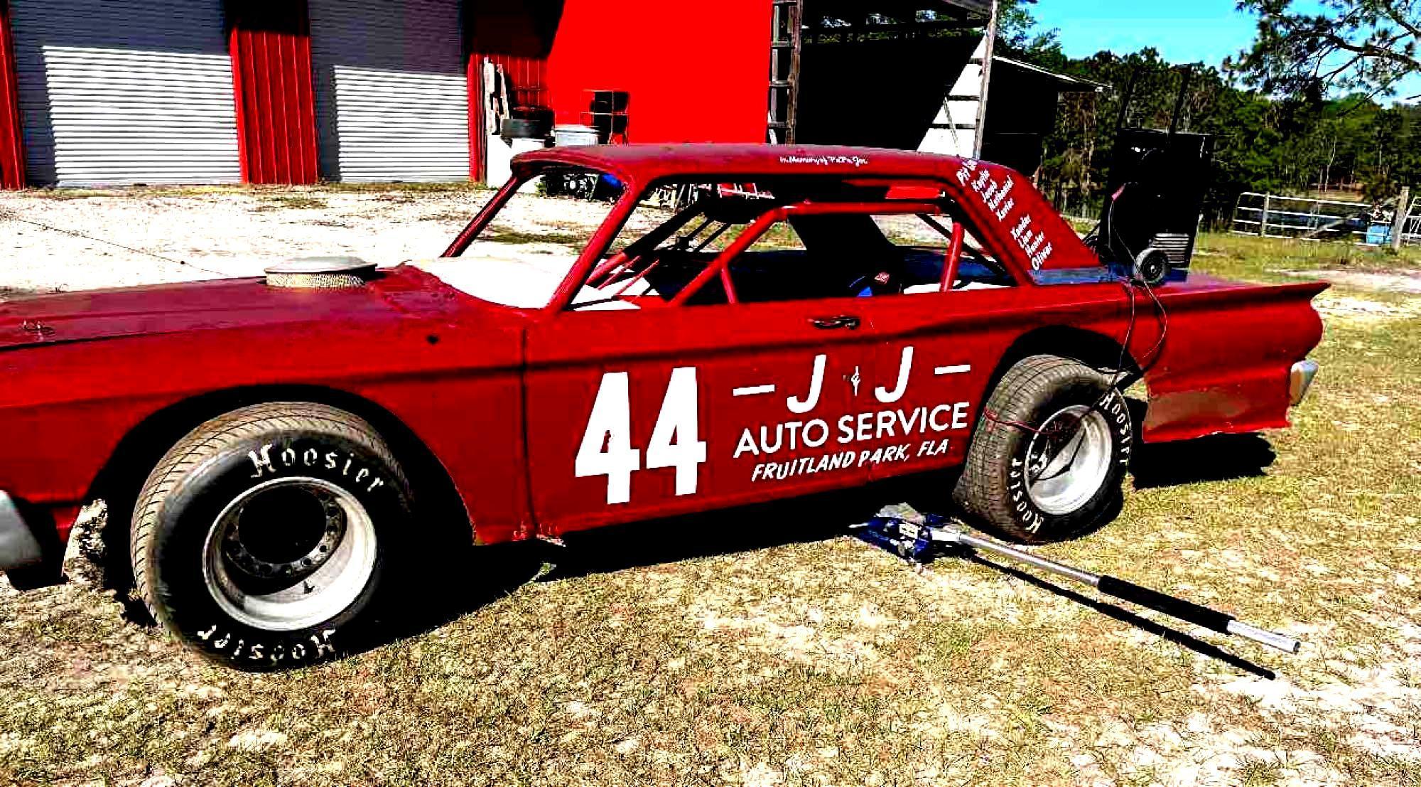 Race ready 2001 CFR chassis antique late model race car