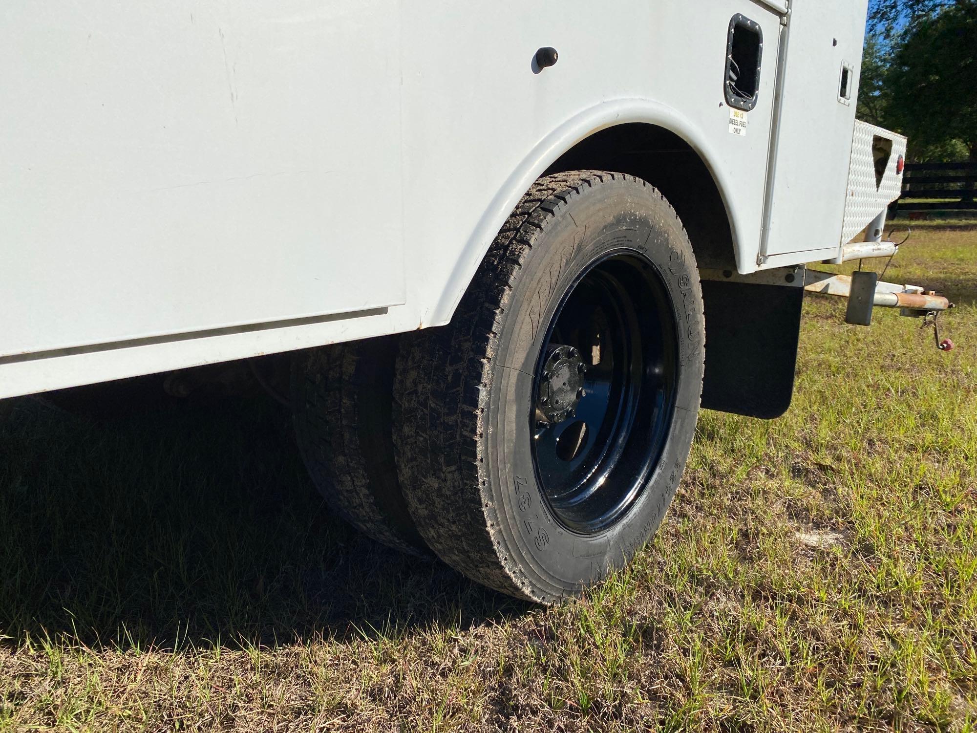 Altec Bucket Trailer, dually