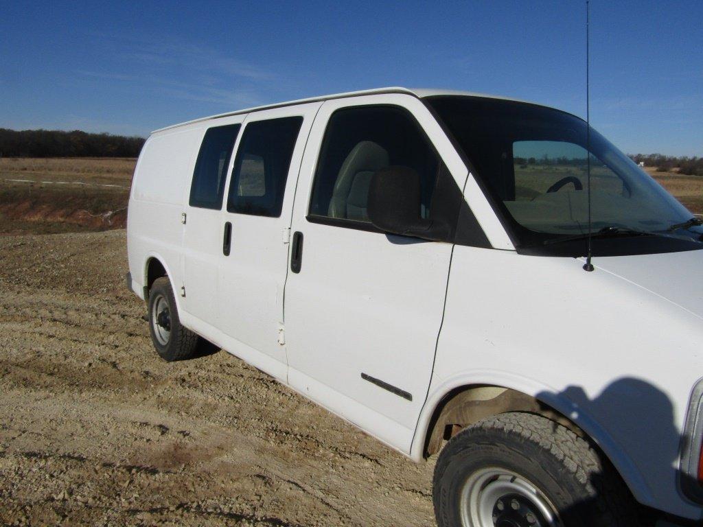 1999 CHEVROLET 2500 CARGO VAN (TAXABLE)