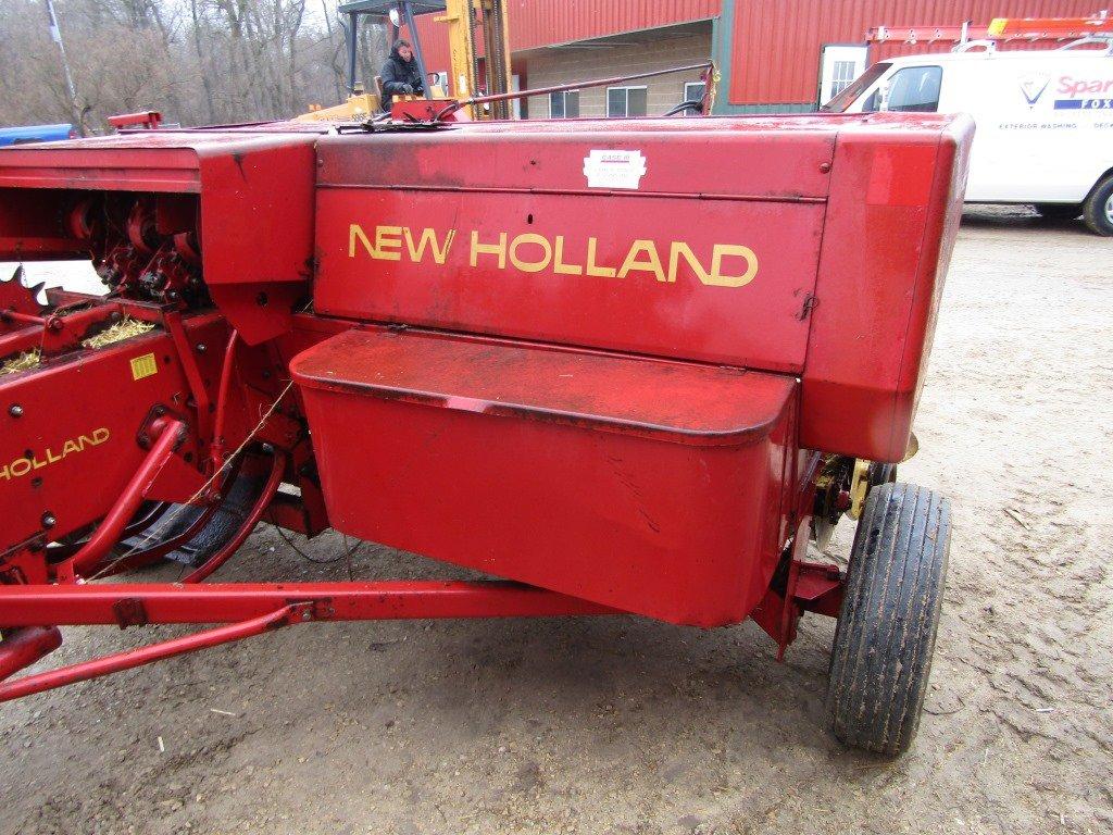 NEW HOLLAND 276 SMALL SQUARE BALER WITH THROWER