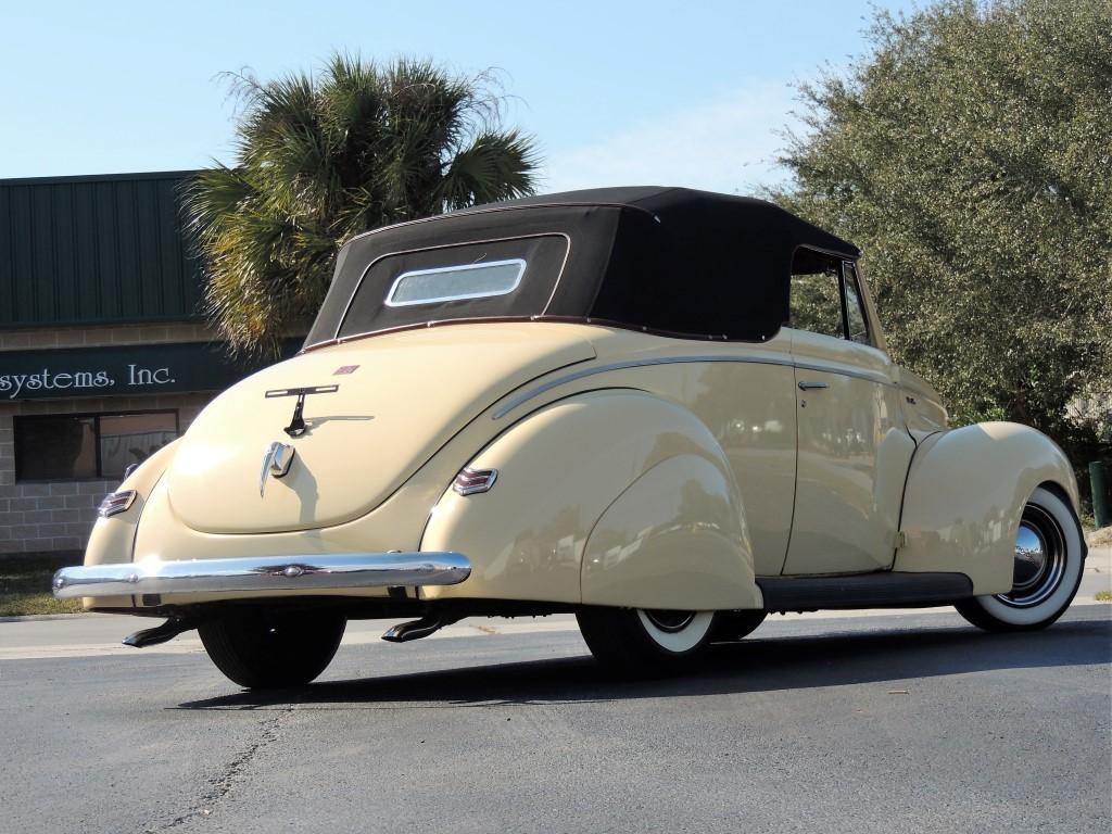 1940 Ford Deluxe Convertible Coupe