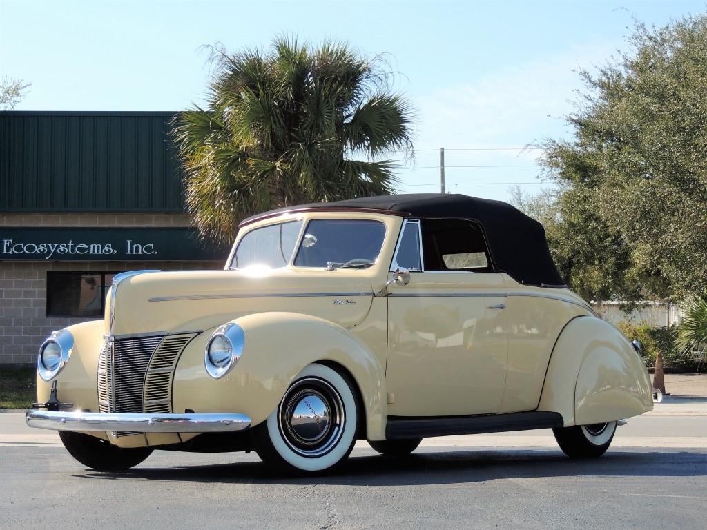 1940 Ford Deluxe Convertible Coupe