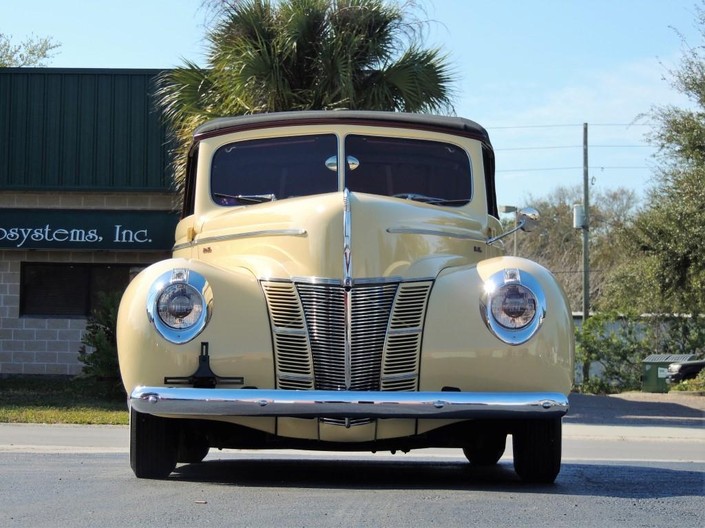 1940 Ford Deluxe Convertible Coupe