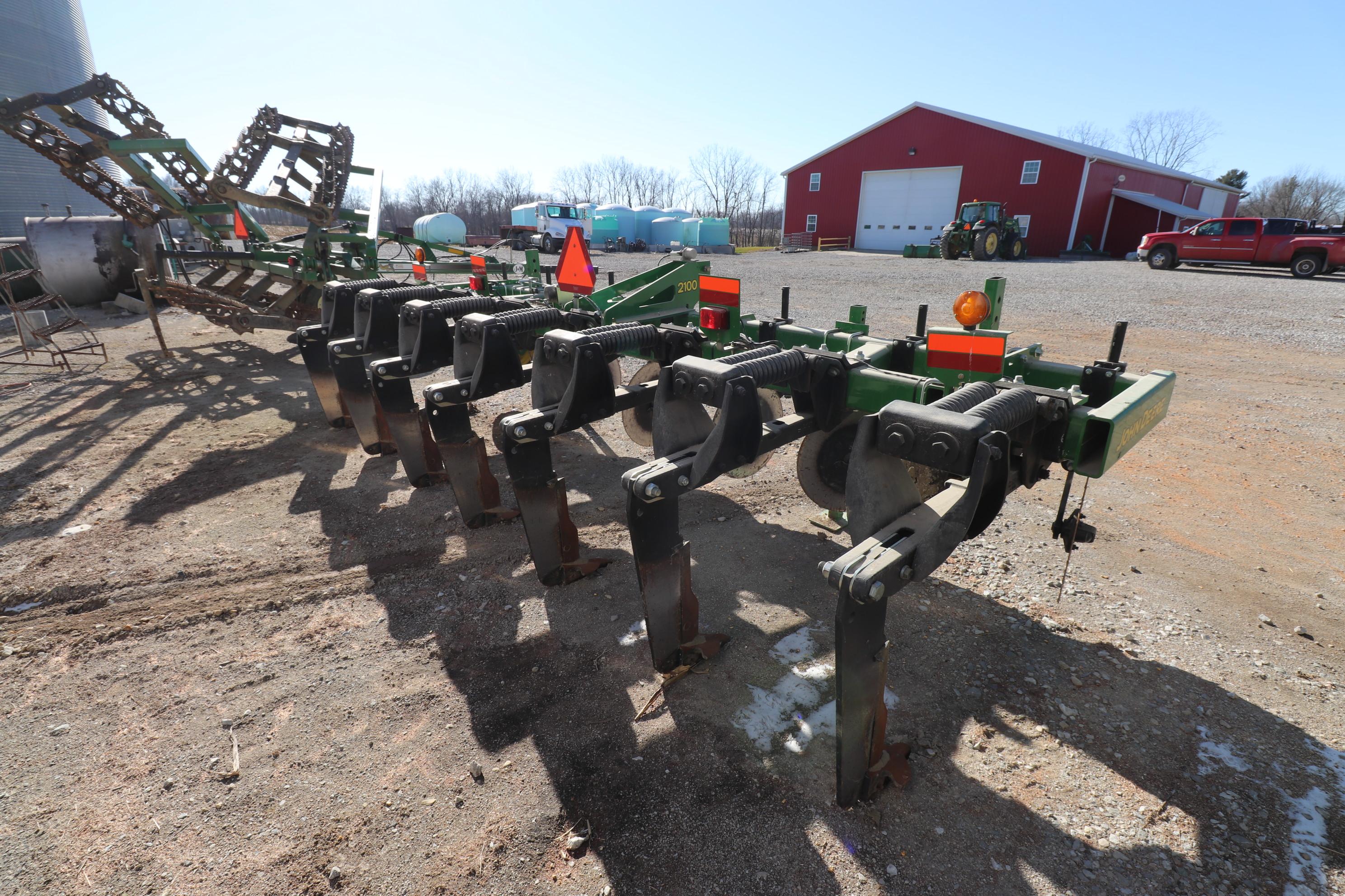 2015 John Deere 2100 7 shank ripper