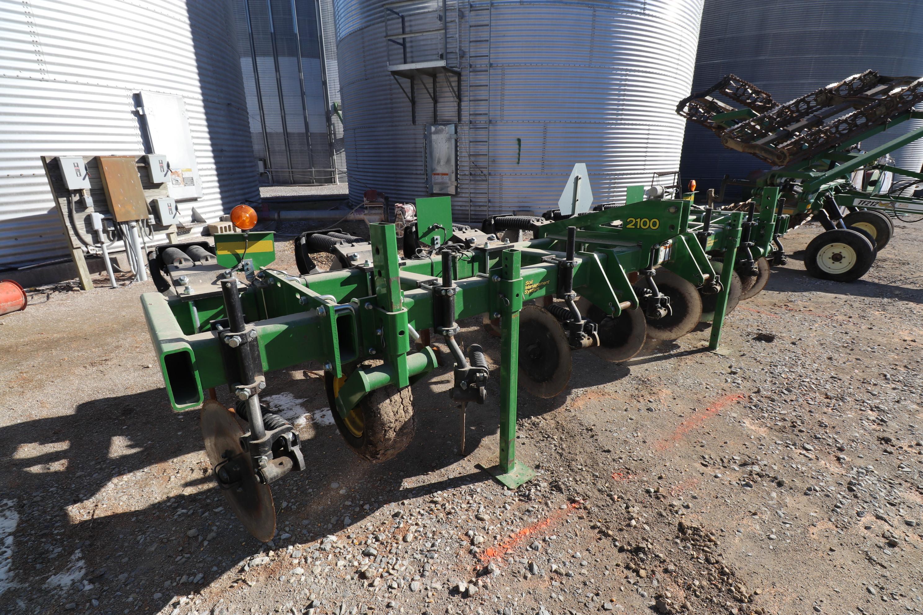 2015 John Deere 2100 7 shank ripper