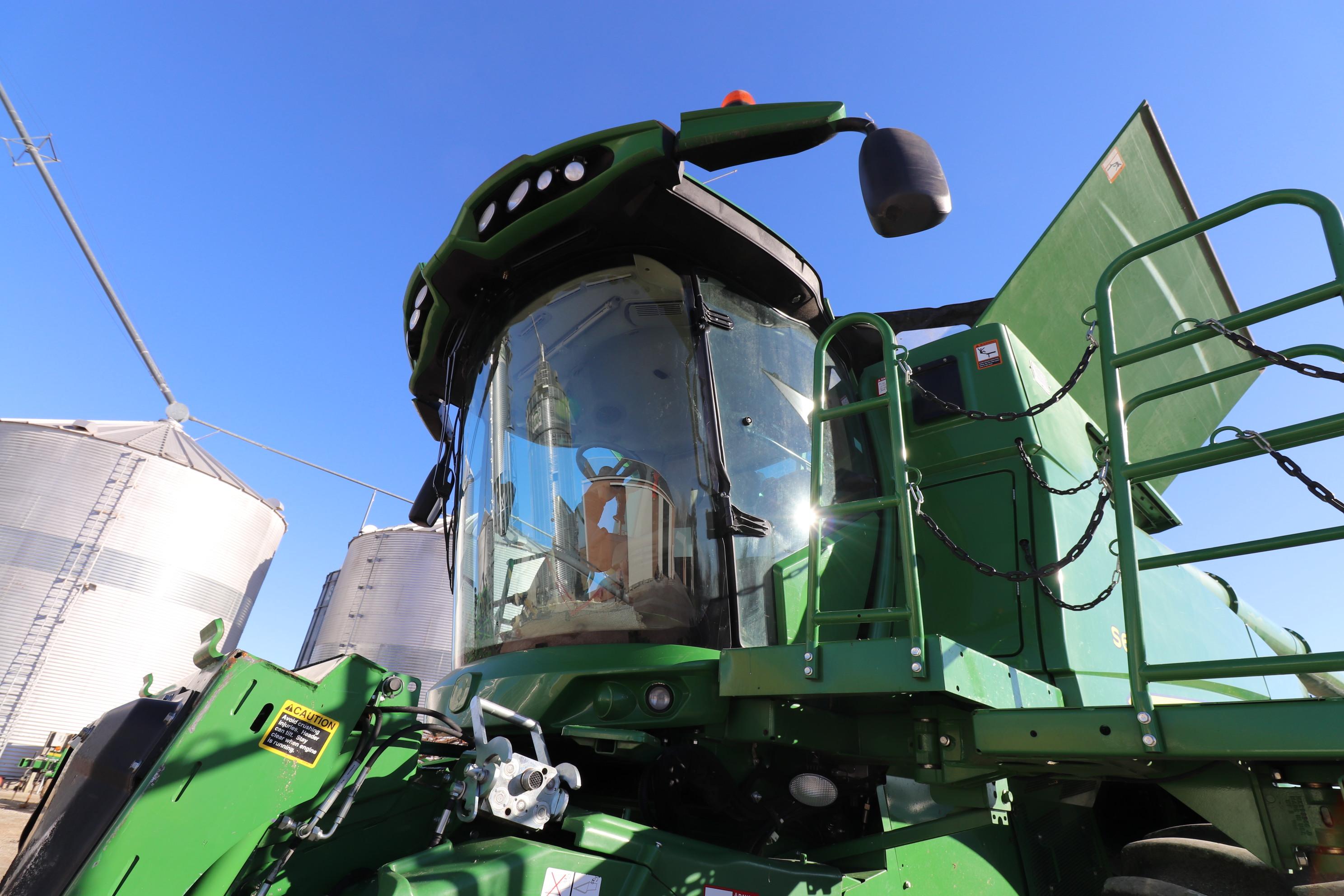 2017 John Deere s670 Combine pro drive