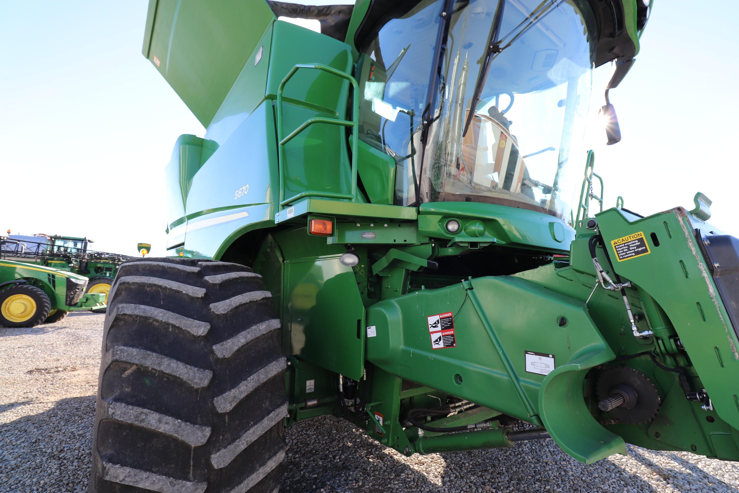 2017 John Deere s670 Combine pro drive