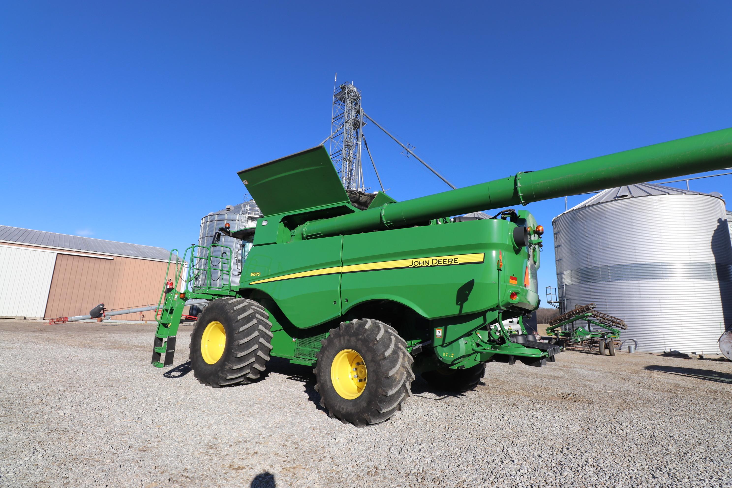 2017 John Deere s670 Combine pro drive