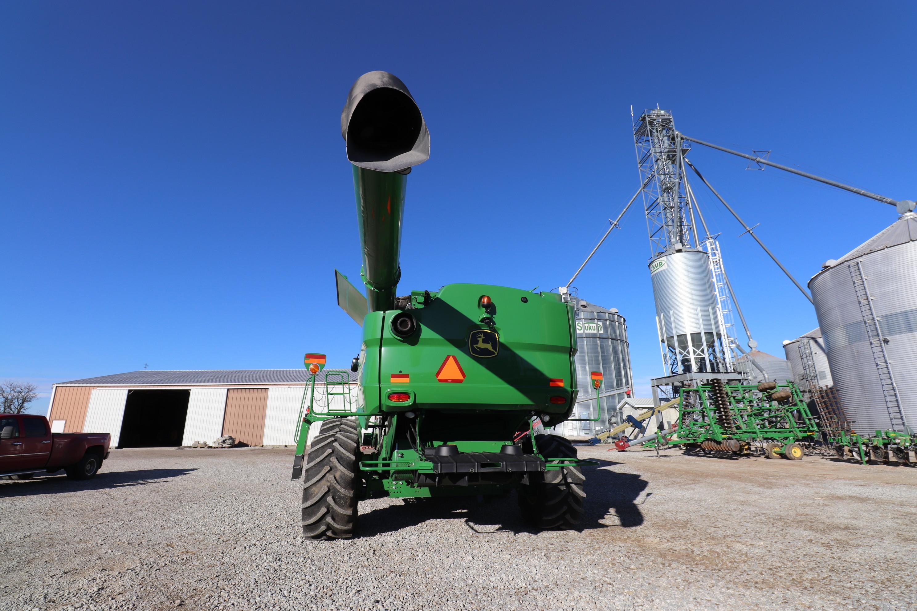 2017 John Deere s670 Combine pro drive