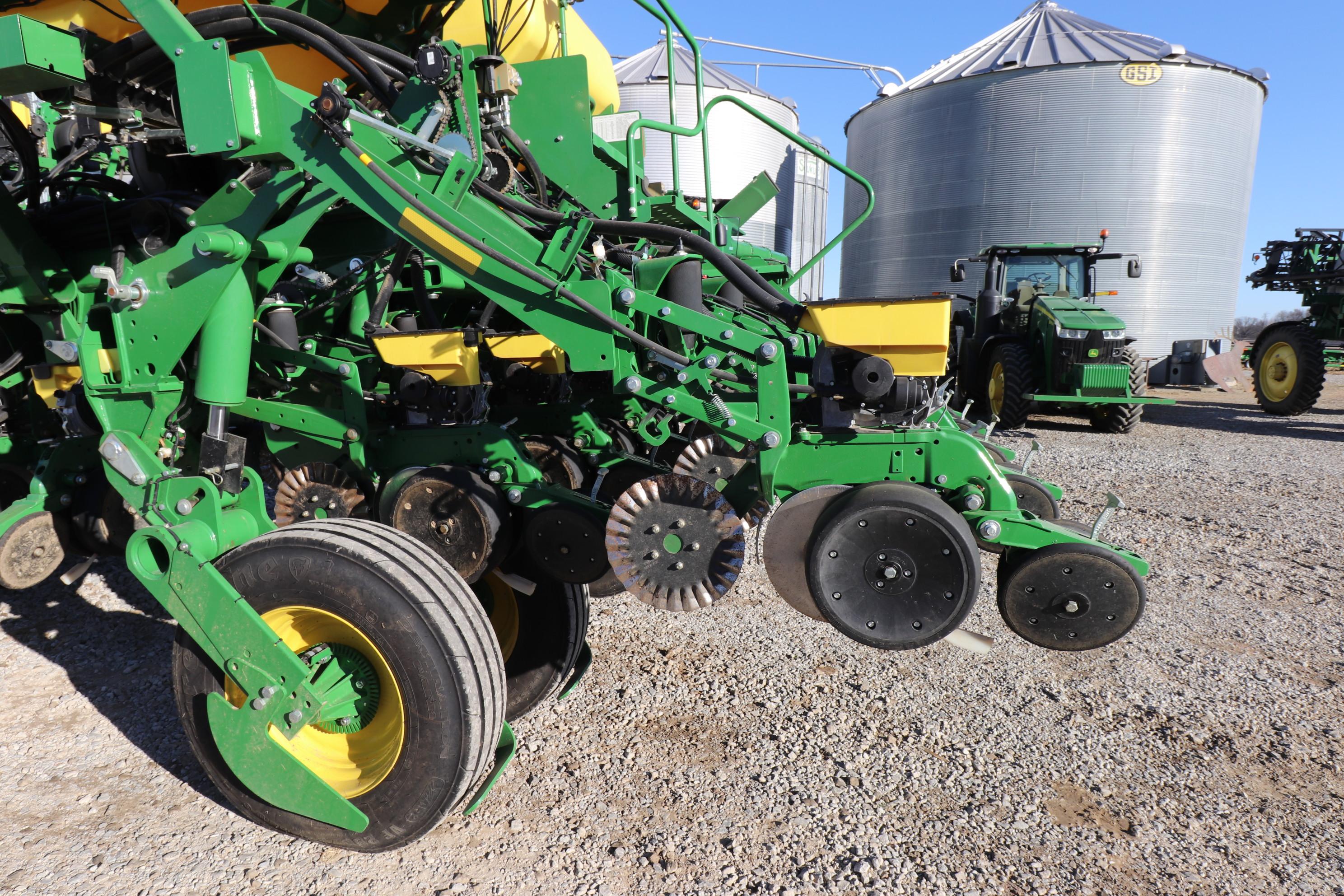 2018 John Deere 1795B 16-32 planter