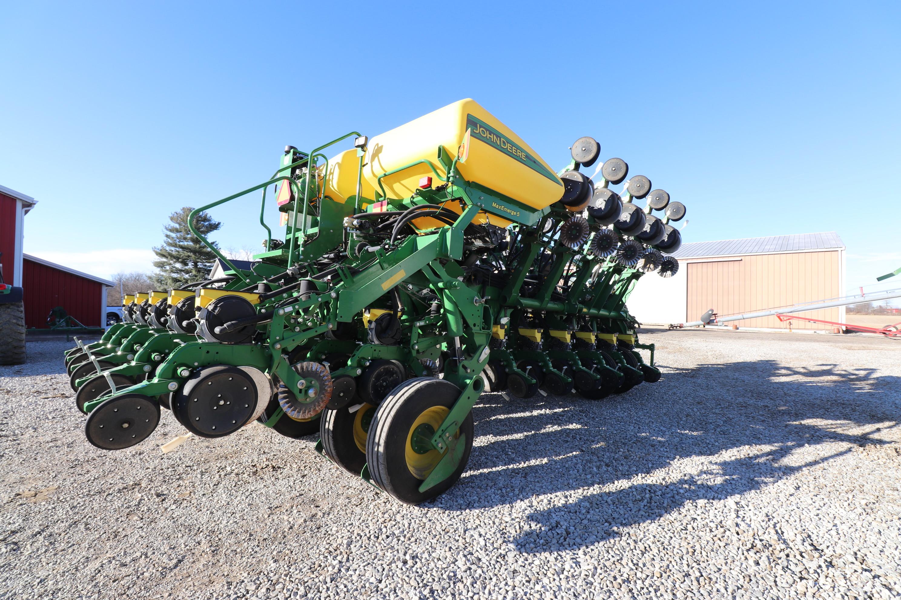 2018 John Deere 1795B 16-32 planter