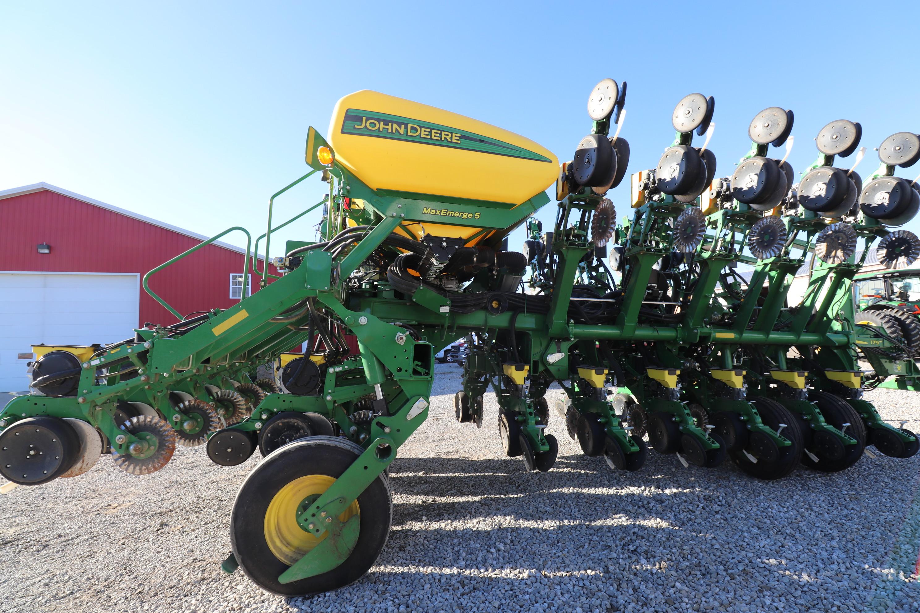 2018 John Deere 1795B 16-32 planter