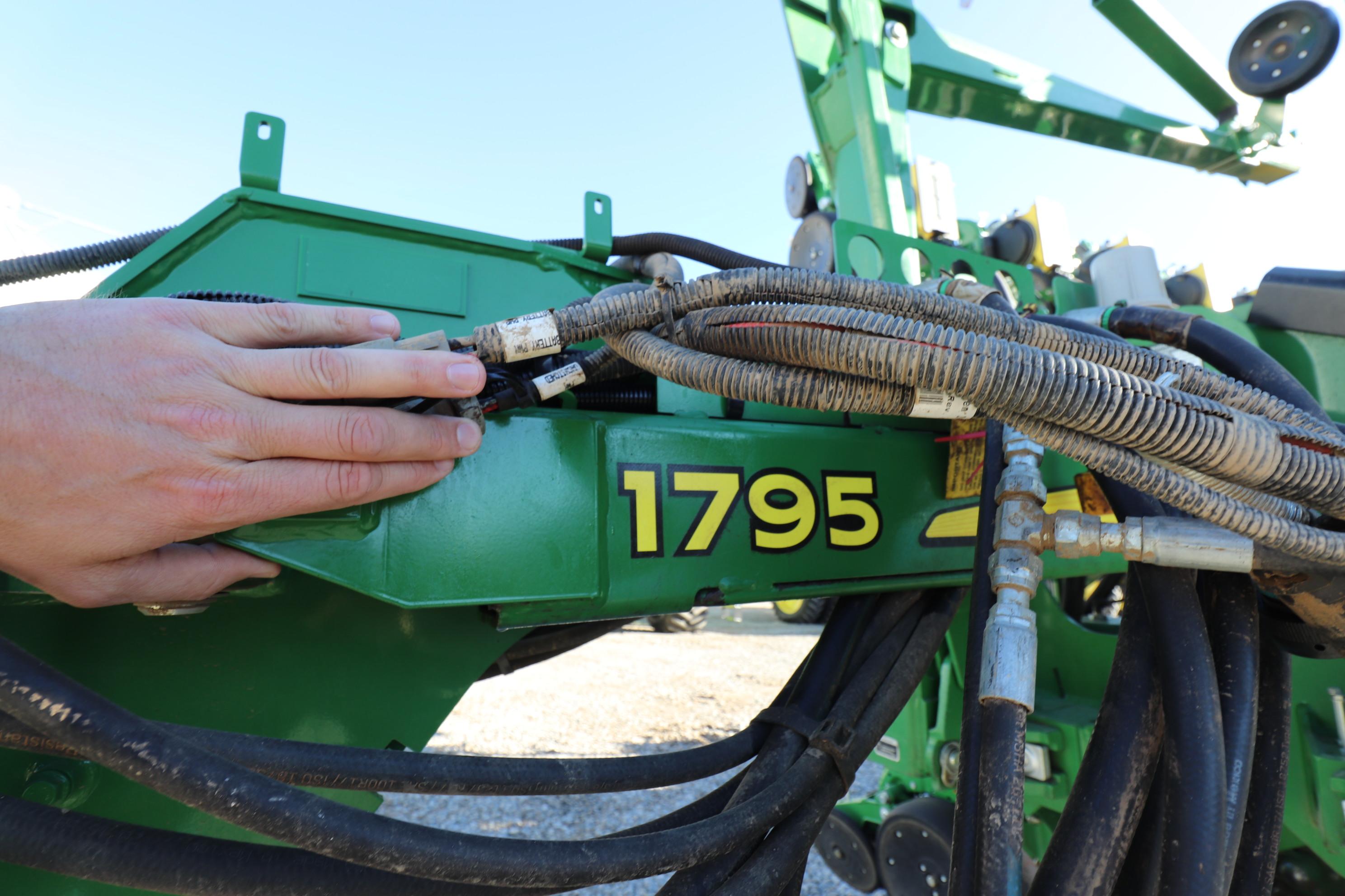 2018 John Deere 1795B 16-32 planter