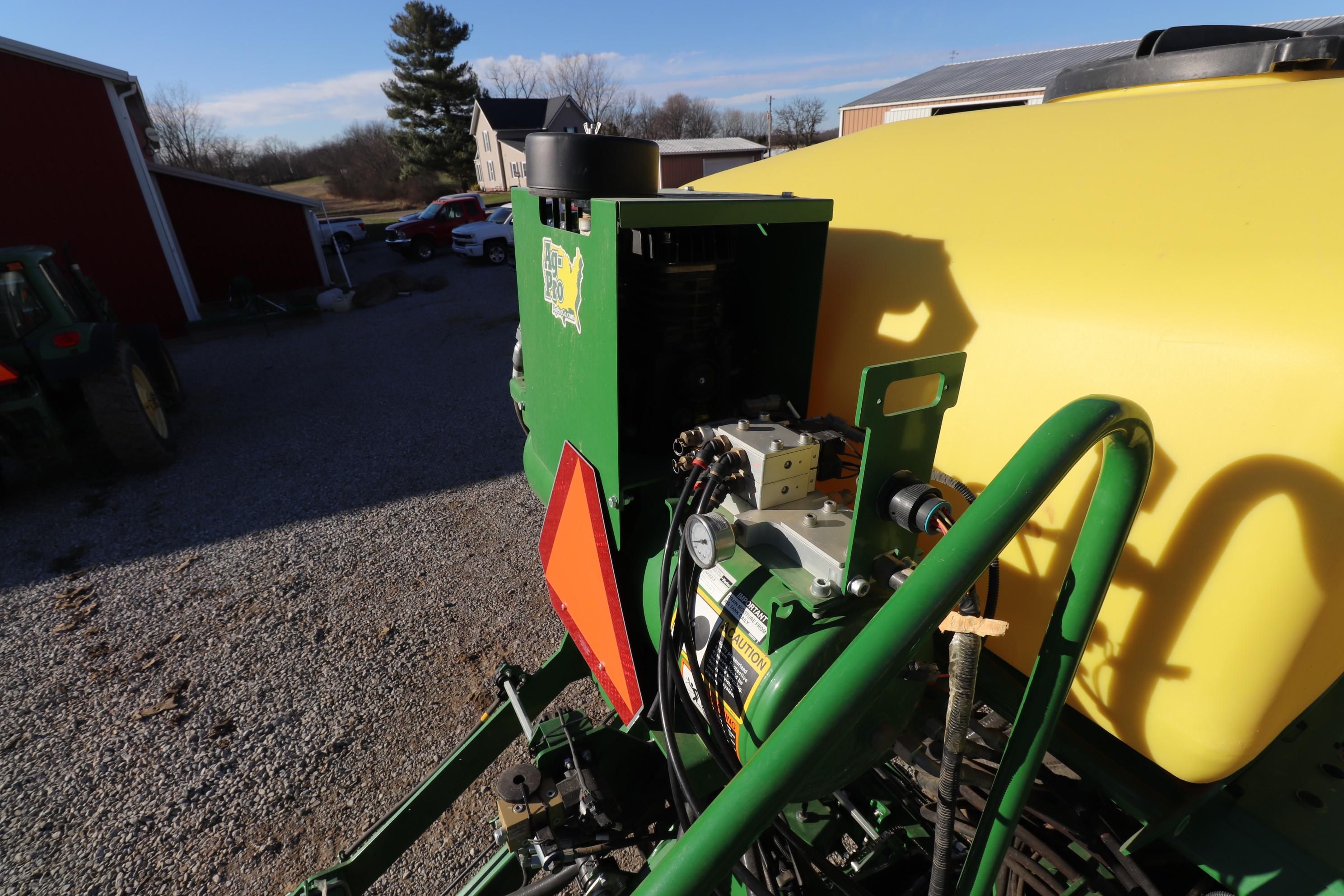 2018 John Deere 1795B 16-32 planter