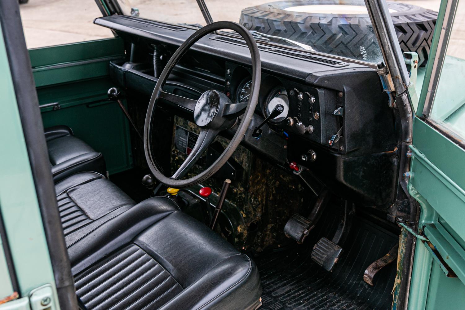 1973 Land Rover Series 3 109" 5Dr