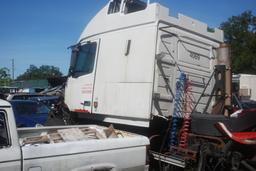 Volvo Truck-Tractor w/Sleeper Cabin (White) (FOR PARTS ONLY)