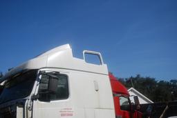 Volvo Truck-Tractor w/Sleeper Cabin (White) (FOR PARTS ONLY)