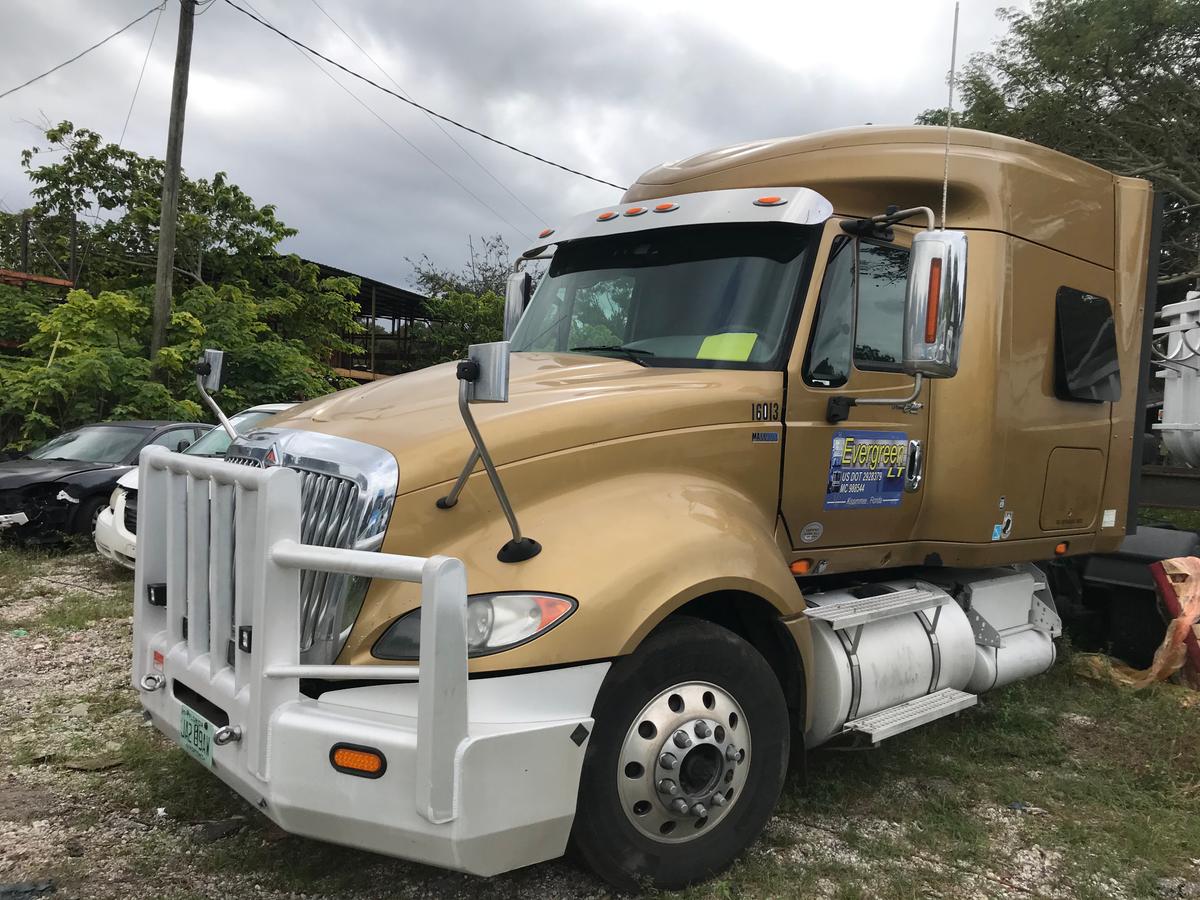 2014 International #LF687 Truck-Tractor, Diesel, 6 x 4, Grill Guard, Sleepe