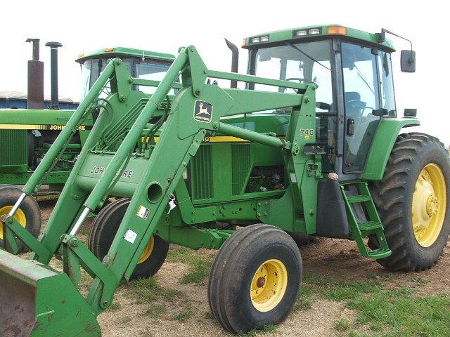 1998 JD 7410 2WD Tractor