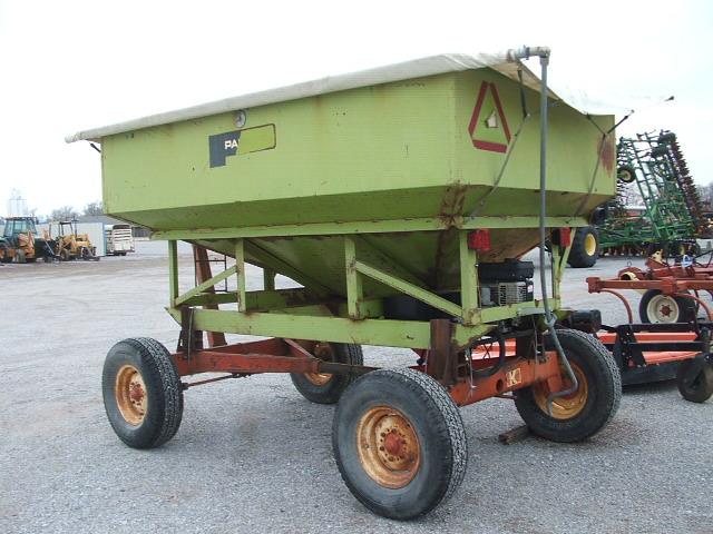 PARKER 200BU GRAVITY WAGON WITH AUGER