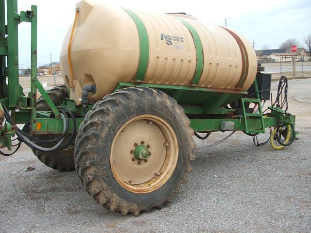 GREAT PLAINS 1000 GAL SPRAYER