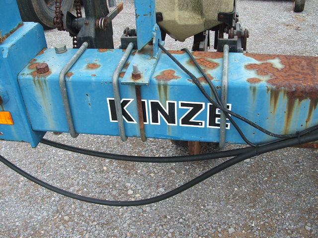 KINZE 2100 8 ROW PLANTER