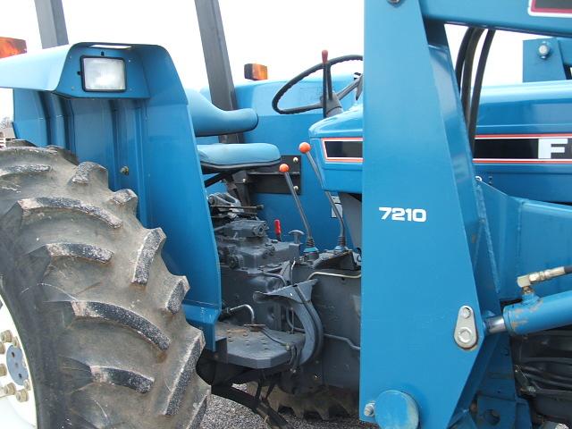 FORD 5610S WITH QUICK ATTACH LOADER