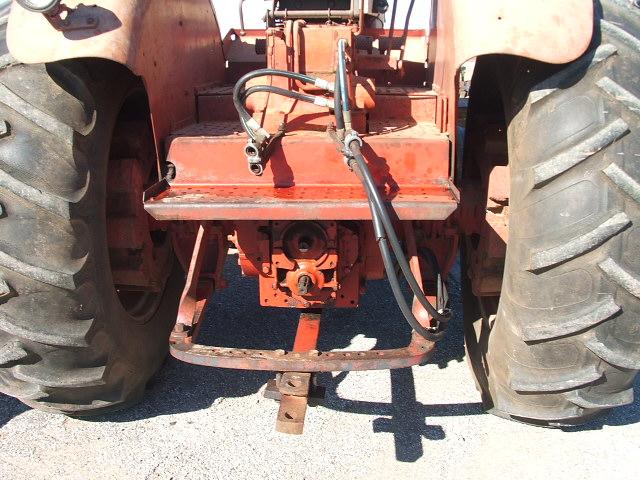 IH 806 WHEATLAND DIESEL TRACTOR WITH DOZER BLADE