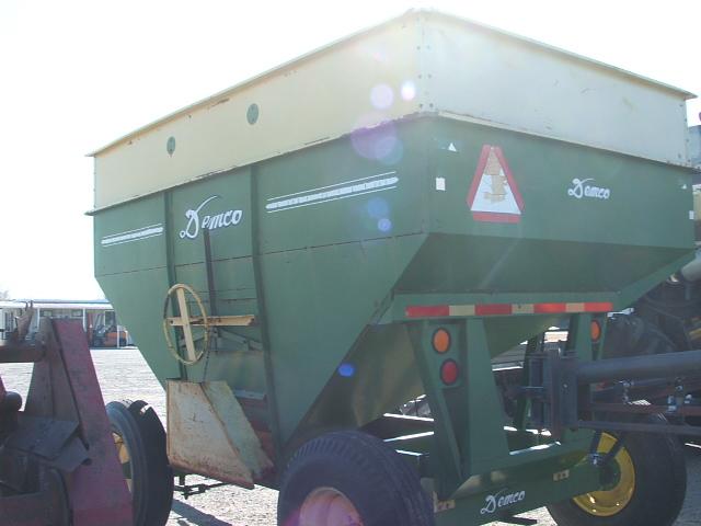 DEMCO GRAVITY WAGON