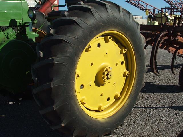 JD 70 GAS TRACTOR