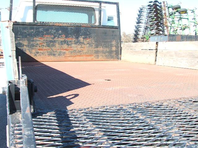 1998 IH 4700 WITH 12' FLATBED