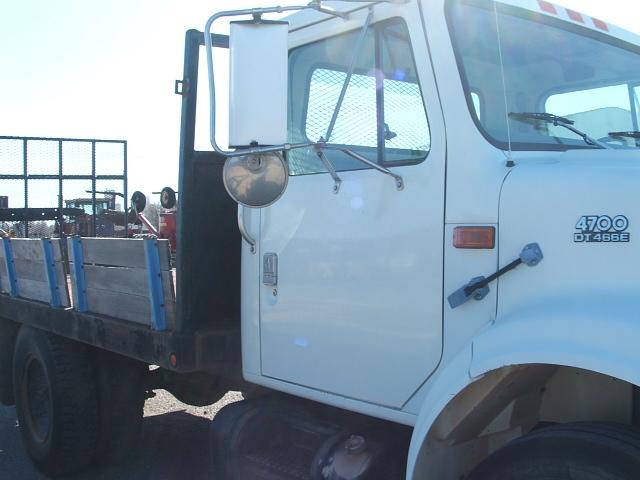 1998 IH 4700 WITH 12' FLATBED