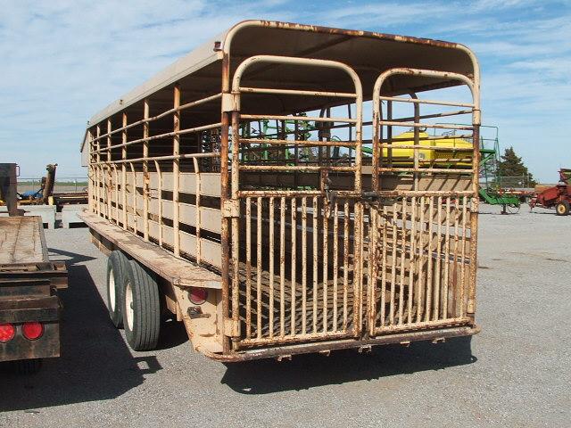 1991 CM 6'X24' GOOSENECK LIVESTOCK TRAILER