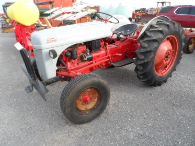 FORD 8N TRACTOR  RUNS & DRIVES