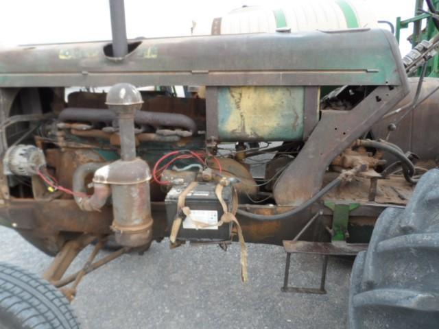 OLIVER 88 TRACTOR  RUNS & DRIVES