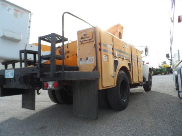 1992 FORD F700 DIESEL BUCKET TRUCK