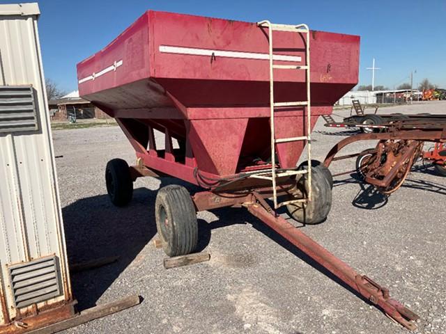 EZ FLOW GRAVITY WAGON WITH HYD AUGER