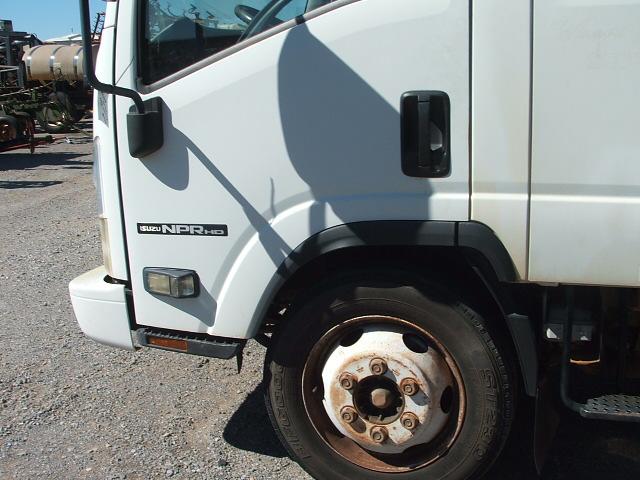 2009 ISUZU NPRHD BOX TRUCK