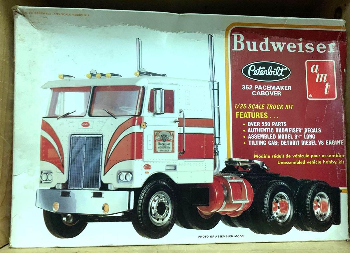 1/25 Scale Peterbilt Cabouer Model Motor has Been Made