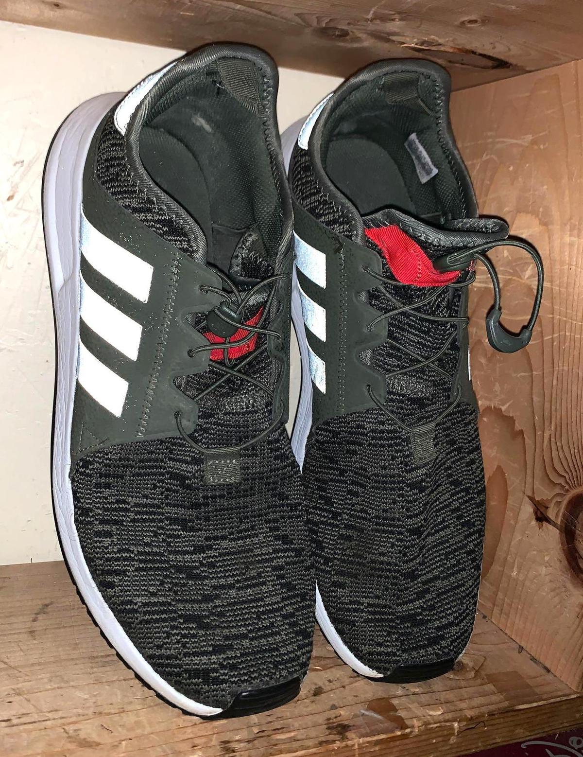 Men's Adidas Shoes Size 11.5 (Look Like New)