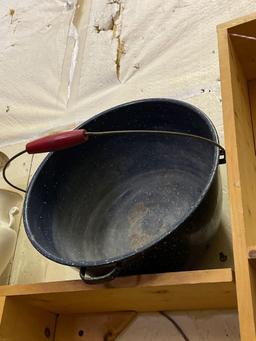 Vintage 3.5 Gallon Granite Wave Enameled Blue Pot with Wood Handle